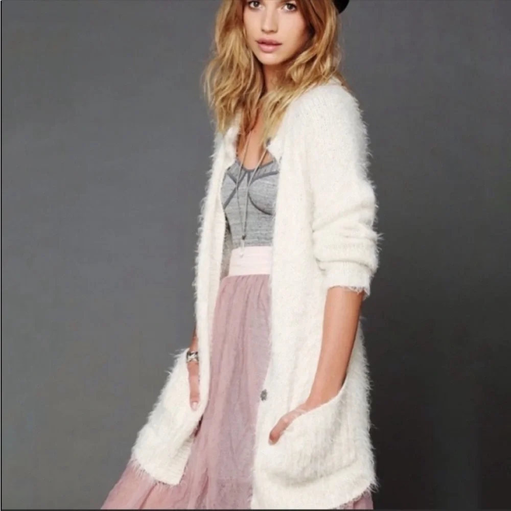 Free People Keep it Fuzzy cardigan NWOT Cream Eyelash sweater size XS - Picture 1 of 10